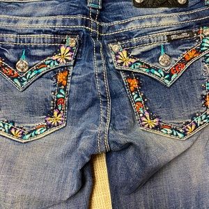 Miss Me jeans, low rise boot cut. Decorative details in orange & aqua. Size 27